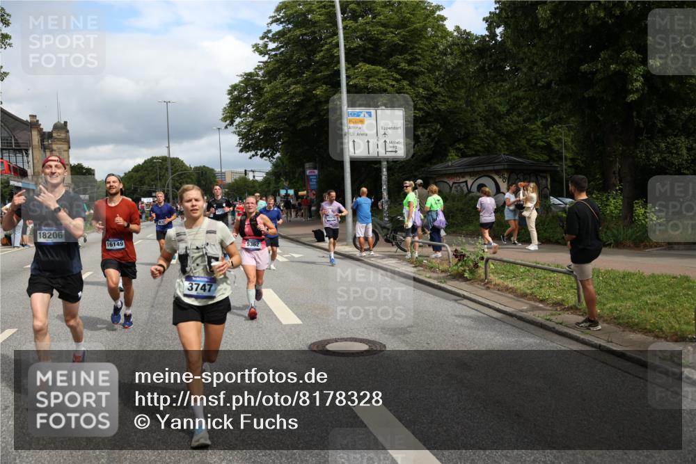29.06.2025 - hella hamburg halbmarathon Yannick Fuchs http://msf.ph/oto/8178328 29.06.2025 10:42:28 20KM 1086, 1320, 1884, 1914, 2213, 2340, 2442, 3213, 3747, 4324, 4601, 5024, 5362, 5528, 5915, 6081, 6377, 6836, 7367, 8216, 8916, 8927, 9262, 9482, 9538, 9638, 11211, 11467, 11961, 12549, 12747, 13570, 13614, 14383, 14797, 14814, 15309, 15573, 15590, 15629, 15735, 15808, 16094, 16149, 16205, 16269, 16414, 16766, 17007, 18206, 18476, 18790, 18836, 18923, 18963, 19198 meine-sportfotos.de
