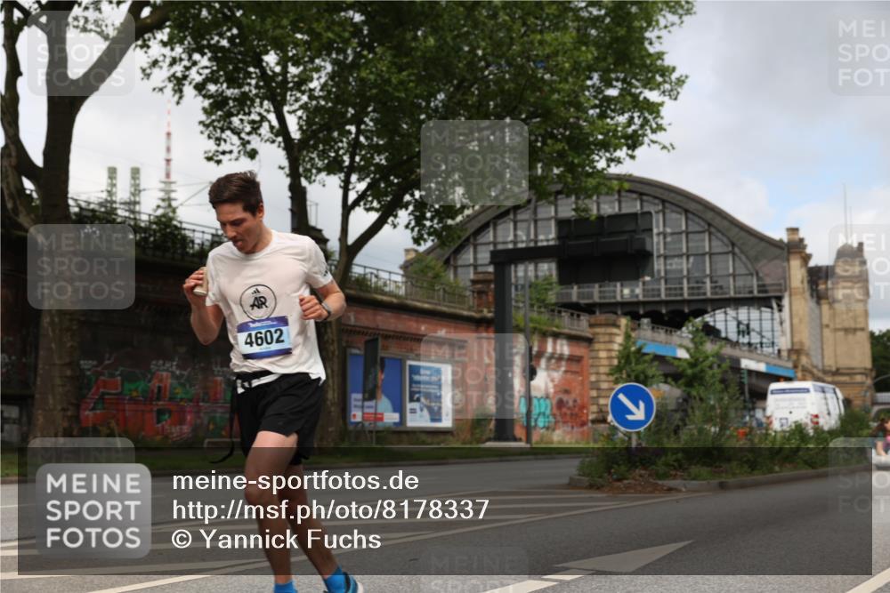 29.06.2025 - hella hamburg halbmarathon Yannick Fuchs http://msf.ph/oto/8178337 29.06.2025 10:28:18 20KM 1053, 1910, 1959, 2746, 2836, 4246, 4602, 5193, 6473, 7723, 8956, 14289, 14466, 14784, 14975, 15268, 15326, 15887, 16755, 16881, 16931, 17175, 17802, 18455, 18687, 18731, 18854 meine-sportfotos.de