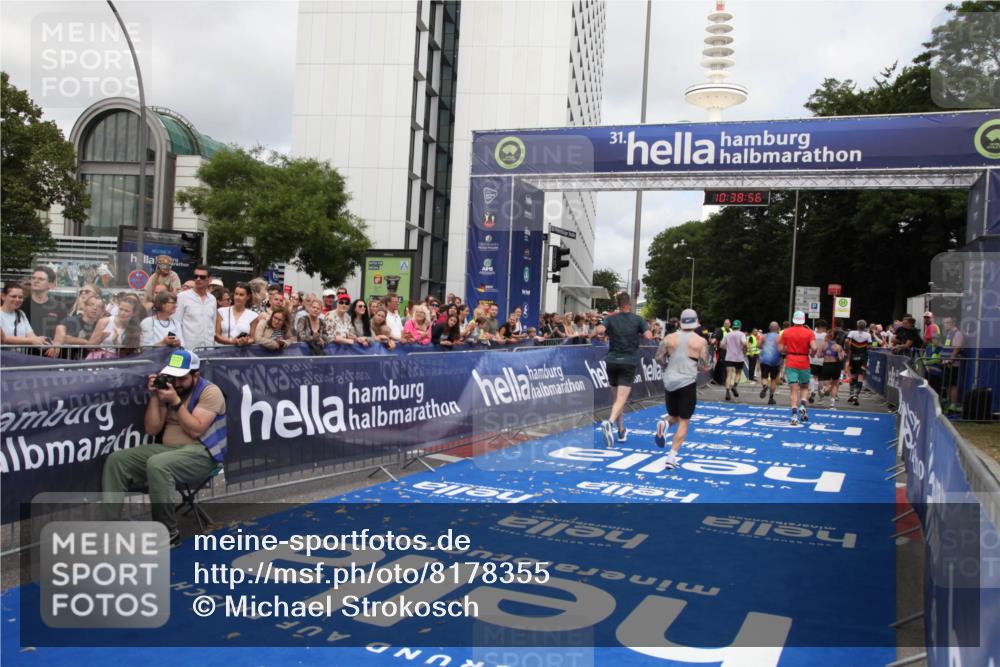 29.06.2025 - hella hamburg halbmarathon Michael Strokosch http://msf.ph/oto/8178355 29.06.2025 10:38:55 Ziel 2296, 2719, 2980, 3783, 8958, 9264, 9540, 10218, 11055, 13755, 13800, 14093, 15257, 15372, 17722 meine-sportfotos.de