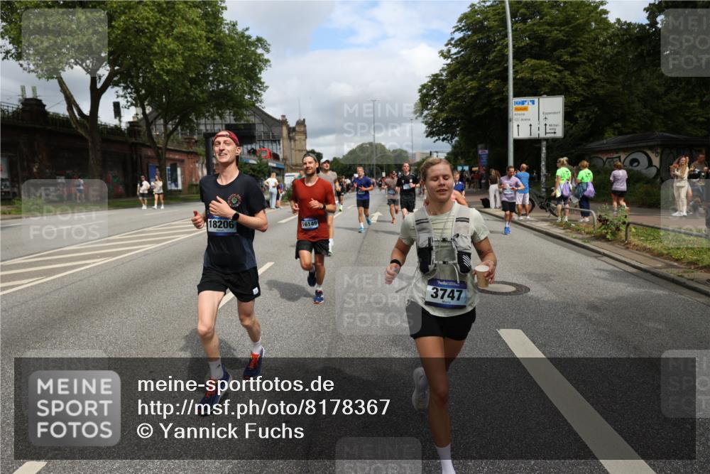 29.06.2025 - hella hamburg halbmarathon Yannick Fuchs http://msf.ph/oto/8178367 29.06.2025 10:42:29 20KM 1086, 1320, 1884, 1914, 2213, 2340, 2442, 3213, 3747, 4324, 4601, 5024, 5362, 5528, 5915, 6081, 6377, 6836, 7367, 8216, 8916, 9262, 9482, 9538, 9638, 10000, 11211, 11467, 11961, 12549, 12747, 13570, 13614, 14383, 14797, 14814, 15309, 15573, 15590, 15629, 15735, 15808, 16094, 16149, 16205, 16269, 16414, 16766, 17007, 18206, 18476, 18790, 18836, 18923, 18963, 19198 meine-sportfotos.de