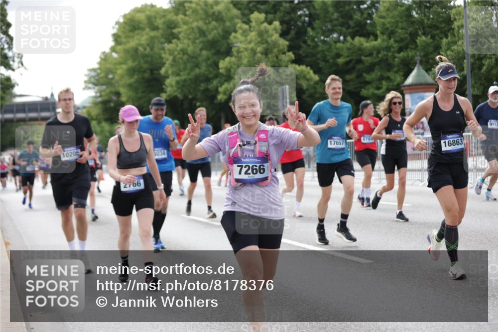 29.06.2025 - hella hamburg halbmarathon Jannik Wohlers http://msf.ph/oto/8178376 29.06.2025 10:22:35 Lombardsbrücke 1029, 1853, 2766, 3029, 3034, 4190, 4266, 5629, 6578, 6784, 6785, 6849, 7266, 7891, 9133, 9913, 10205, 12025, 12190, 12265, 13560, 13921, 14041, 14525, 15469, 16565, 16566, 16618, 16801, 16863, 17657 meine-sportfotos.de