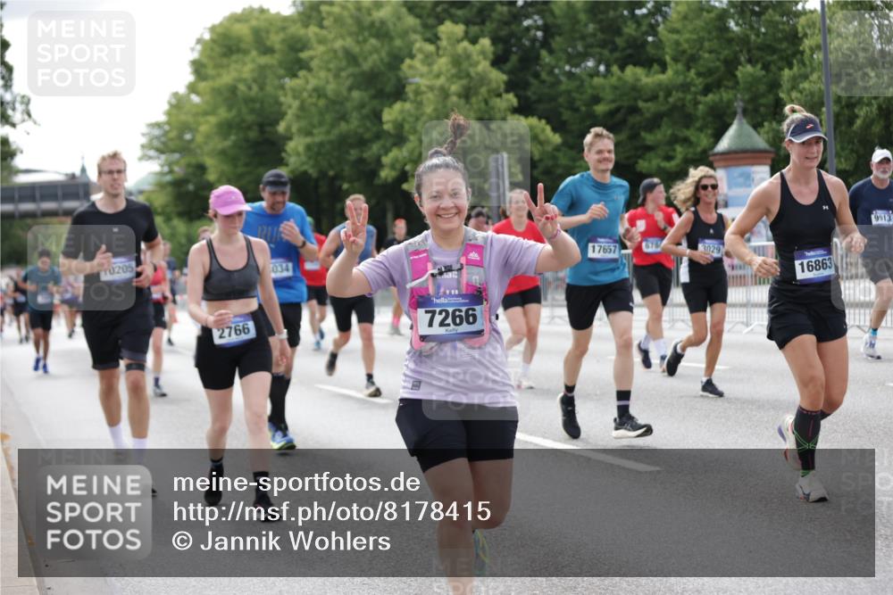 29.06.2025 - hella hamburg halbmarathon Jannik Wohlers http://msf.ph/oto/8178415 29.06.2025 10:22:35 Lombardsbrücke 1029, 1853, 2766, 3029, 3034, 4190, 4266, 5629, 6578, 6784, 6785, 6849, 7266, 7891, 9133, 9913, 10205, 12025, 12190, 12265, 13560, 13921, 14041, 14525, 15469, 16565, 16566, 16618, 16801, 16863, 17657 meine-sportfotos.de