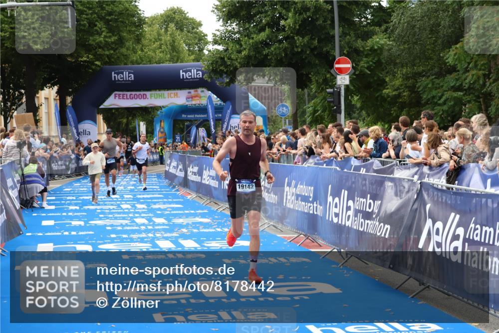 29.06.2025 - hella hamburg halbmarathon Zöllner http://msf.ph/oto/8178442 29.06.2025 10:29:04 Ziel 10351, 18874, 19142 meine-sportfotos.de