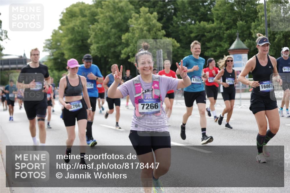 29.06.2025 - hella hamburg halbmarathon Jannik Wohlers http://msf.ph/oto/8178447 29.06.2025 10:22:35 Lombardsbrücke 1029, 1853, 2766, 3029, 3034, 4190, 4266, 5629, 6578, 6784, 6785, 6849, 7266, 7891, 9133, 9913, 10205, 12025, 12190, 12265, 13560, 13921, 14041, 14525, 15469, 16565, 16566, 16618, 16801, 16863, 17657 meine-sportfotos.de
