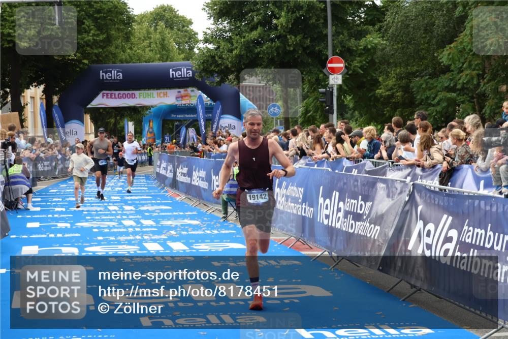 29.06.2025 - hella hamburg halbmarathon Zöllner http://msf.ph/oto/8178451 29.06.2025 10:29:05 Ziel 10351, 16157, 18874, 19142 meine-sportfotos.de