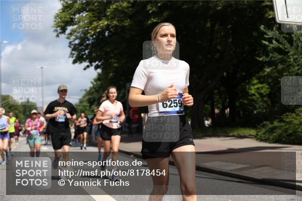 29.06.2025 - hella hamburg halbmarathon Yannick Fuchs http://msf.ph/oto/8178454 29.06.2025 11:38:34 20KM 1578, 1879, 2069, 2113, 2313, 2552, 3242, 3293, 4245, 4412, 4483, 4627, 4972, 5001, 5240, 5300, 5355, 5370, 5875, 6200, 6259, 6917, 7205, 7206, 7350, 7566, 7777, 7844, 8615, 10001, 10123, 10617, 10940, 11244, 11801, 11831, 11982, 12254, 12903, 12904, 12969, 13442, 13861, 13902, 14130, 14163, 14405, 14776, 14856, 15380, 15588, 15715, 15755, 15762, 15852, 15933, 15953, 16360, 16545, 16955, 17116, 17355, 17547, 17936, 17943, 18353, 18950 meine-sportfotos.de