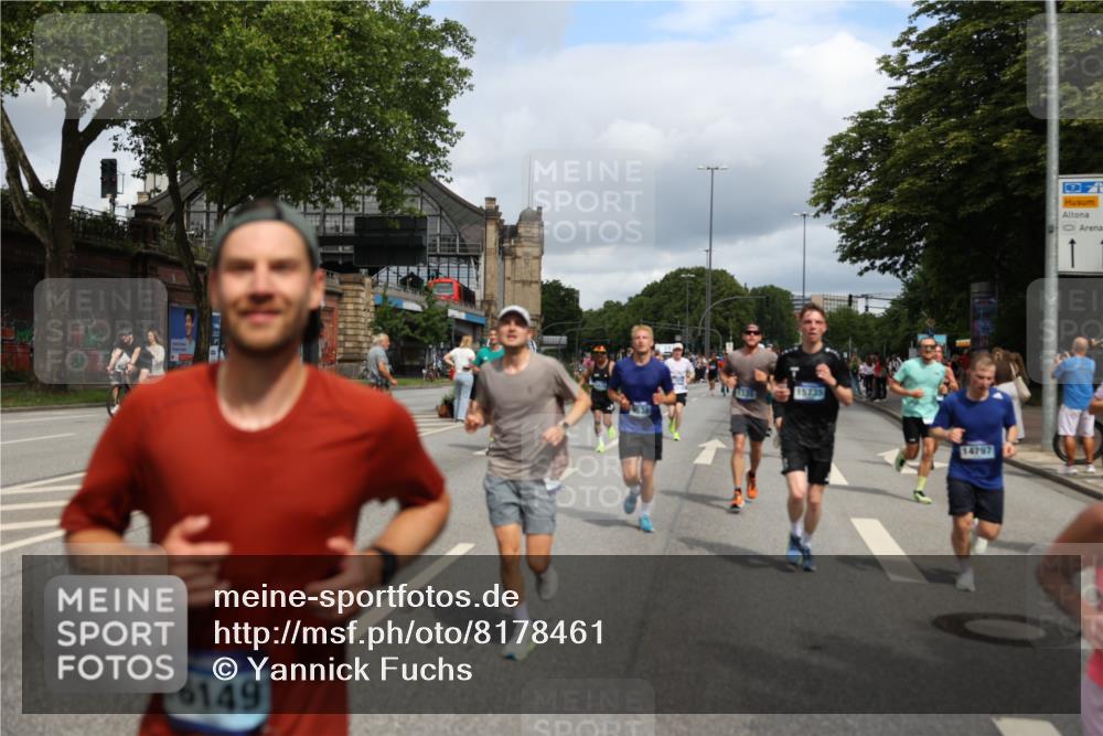 29.06.2025 - hella hamburg halbmarathon Yannick Fuchs http://msf.ph/oto/8178461 29.06.2025 10:42:30 20KM 1086, 1320, 1884, 1914, 2213, 2340, 2442, 3213, 3747, 4324, 5024, 5362, 5528, 5915, 6081, 6377, 6836, 7367, 8216, 8916, 9262, 9482, 9538, 9638, 10000, 11211, 11467, 11961, 12549, 12747, 13570, 13614, 14383, 14797, 14814, 15309, 15573, 15590, 15629, 15735, 15808, 16094, 16149, 16205, 16269, 16414, 16766, 17007, 18206, 18476, 18790, 18836, 18923, 18963, 19198 meine-sportfotos.de