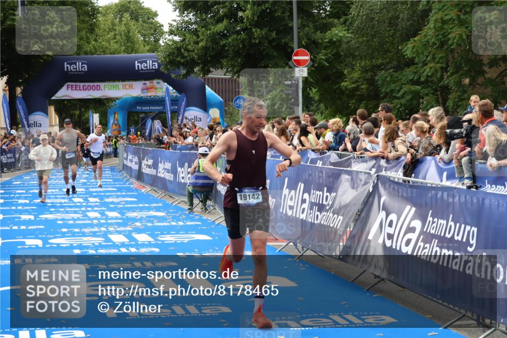 29.06.2025 - hella hamburg halbmarathon Zöllner http://msf.ph/oto/8178465 29.06.2025 10:29:05 Ziel 10351, 16157, 18874, 19142 meine-sportfotos.de
