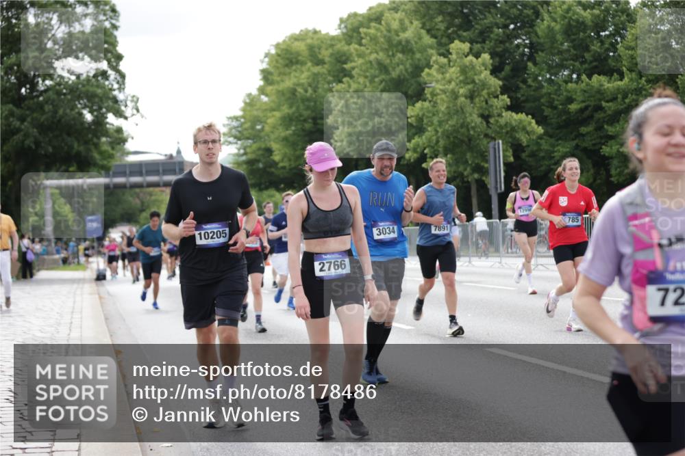 29.06.2025 - hella hamburg halbmarathon Jannik Wohlers http://msf.ph/oto/8178486 29.06.2025 10:22:35 Lombardsbrücke 1029, 1853, 2766, 3029, 3034, 4190, 4266, 5629, 6578, 6784, 6785, 6849, 7266, 7891, 9133, 9913, 10205, 12025, 12190, 12265, 13560, 13921, 14041, 14525, 15469, 16565, 16566, 16618, 16801, 16863, 17657 meine-sportfotos.de