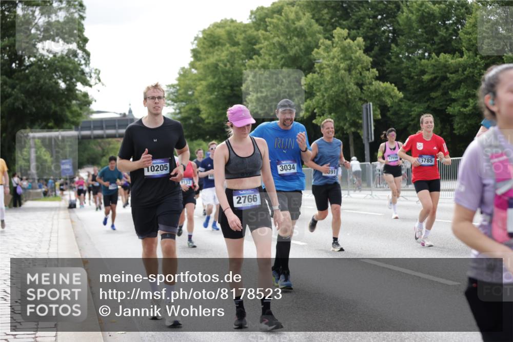 29.06.2025 - hella hamburg halbmarathon Jannik Wohlers http://msf.ph/oto/8178523 29.06.2025 10:22:35 Lombardsbrücke 1029, 1853, 2766, 3029, 3034, 4190, 4266, 5629, 6578, 6784, 6785, 6849, 7266, 7891, 9133, 9913, 10205, 12025, 12190, 12265, 13560, 13921, 14041, 14525, 15469, 16565, 16566, 16618, 16801, 16863, 17657 meine-sportfotos.de