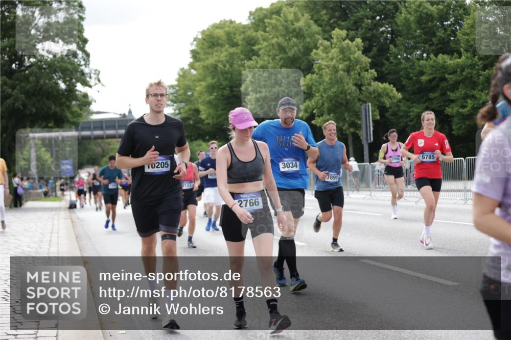 29.06.2025 - hella hamburg halbmarathon Jannik Wohlers http://msf.ph/oto/8178563 29.06.2025 10:22:35 Lombardsbrücke 1029, 1853, 2766, 3029, 3034, 4190, 4266, 5629, 6578, 6784, 6785, 6849, 7266, 7891, 9133, 9913, 10205, 12025, 12190, 12265, 13560, 13921, 14041, 14525, 15469, 16565, 16566, 16618, 16801, 16863, 17657 meine-sportfotos.de