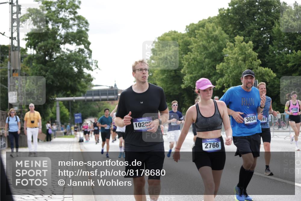 29.06.2025 - hella hamburg halbmarathon Jannik Wohlers http://msf.ph/oto/8178680 29.06.2025 10:22:36 Lombardsbrücke 1029, 1853, 3029, 3034, 4190, 4266, 5629, 6578, 6784, 6785, 6849, 7266, 7891, 9133, 9913, 10205, 12025, 12190, 12265, 13560, 13921, 14041, 14525, 15469, 16565, 16566, 16618, 16801, 16863, 17657 meine-sportfotos.de