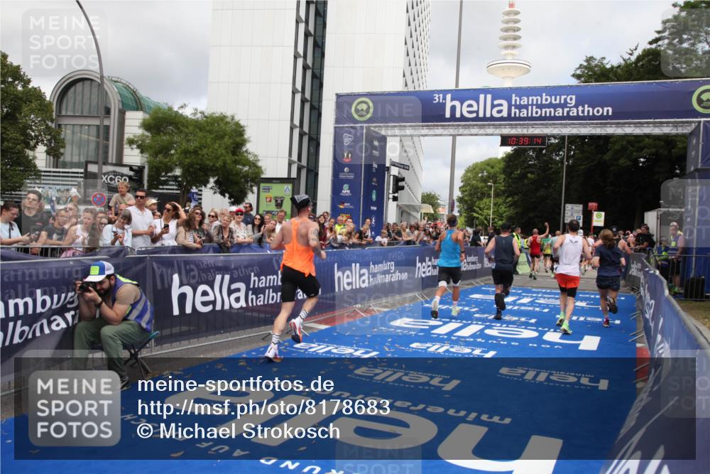 29.06.2025 - hella hamburg halbmarathon Michael Strokosch http://msf.ph/oto/8178683 29.06.2025 10:39:13 Ziel 1445, 3282, 4759, 6686, 6687, 11305, 11619, 12137, 13729, 15556, 16656, 16820, 17668, 18149, 18547 meine-sportfotos.de