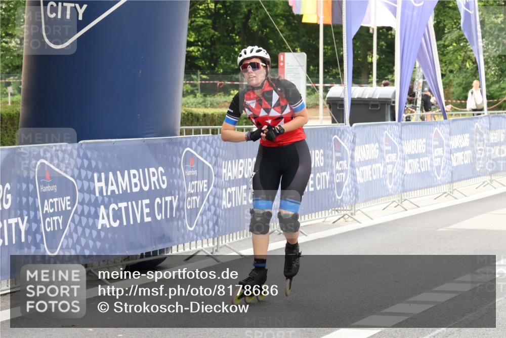 29.06.2025 - hella hamburg halbmarathon Strokosch-Dieckow http://msf.ph/oto/8178686 29.06.2025 09:20:27 Ziel 20411, 20417, 20434 meine-sportfotos.de