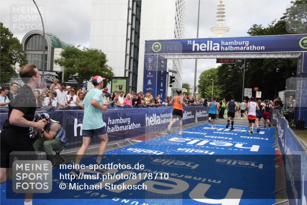 29.06.2025 - hella hamburg halbmarathon Michael Strokosch http://msf.ph/oto/8178710 29.06.2025 10:39:13 Ziel 1445, 3282, 4759, 6686, 6687, 11305, 11619, 12137, 13729, 15556, 16656, 16820, 17668, 18149, 18547 meine-sportfotos.de