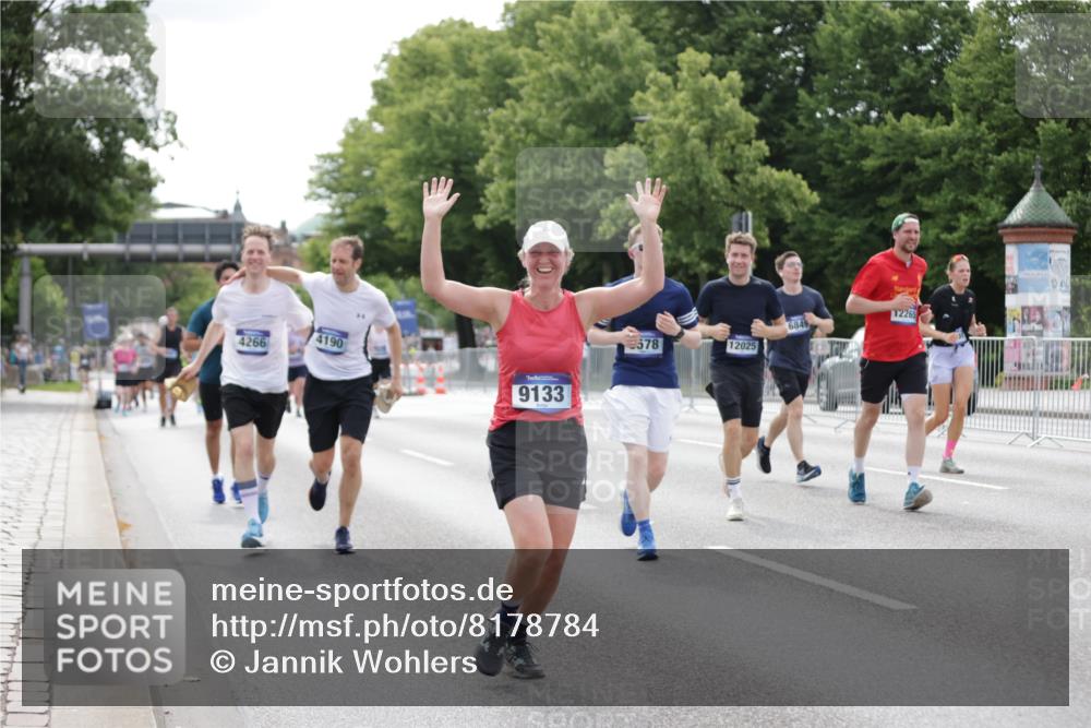 29.06.2025 - hella hamburg halbmarathon Jannik Wohlers http://msf.ph/oto/8178784 29.06.2025 10:22:39 Lombardsbrücke 1853, 3029, 3034, 4190, 4266, 5629, 6578, 6784, 6785, 6849, 7266, 7891, 8687, 8688, 9133, 9877, 9913, 10205, 12025, 12190, 12265, 13560, 14041, 15469, 16416, 16565, 16566, 16618, 16801, 16863, 17657 meine-sportfotos.de