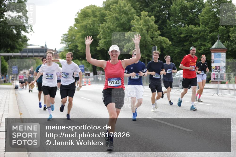 29.06.2025 - hella hamburg halbmarathon Jannik Wohlers http://msf.ph/oto/8178826 29.06.2025 10:22:39 Lombardsbrücke 1853, 3029, 3034, 4190, 4266, 5629, 6578, 6784, 6785, 6849, 7266, 7891, 8687, 8688, 9133, 9877, 9913, 10205, 12025, 12190, 12265, 13560, 14041, 15469, 16416, 16565, 16566, 16618, 16801, 16863, 17657 meine-sportfotos.de