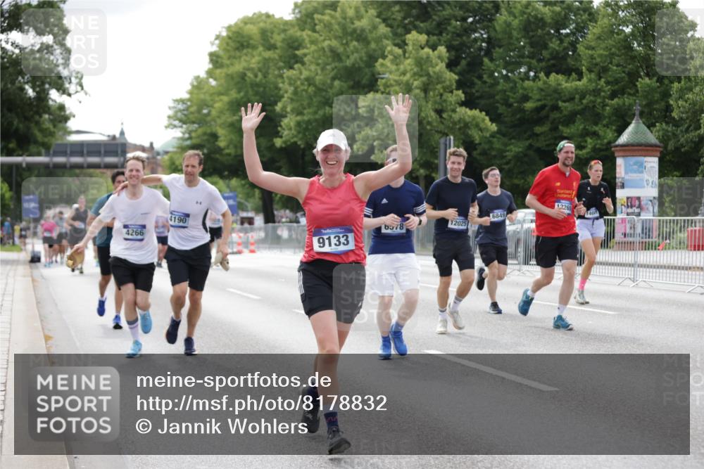 29.06.2025 - hella hamburg halbmarathon Jannik Wohlers http://msf.ph/oto/8178832 29.06.2025 10:22:39 Lombardsbrücke 1853, 3029, 3034, 4190, 4266, 5629, 6578, 6784, 6785, 6849, 7266, 7891, 8687, 8688, 9133, 9877, 9913, 10205, 12025, 12190, 12265, 13560, 14041, 15469, 16416, 16565, 16566, 16618, 16801, 16863, 17657 meine-sportfotos.de