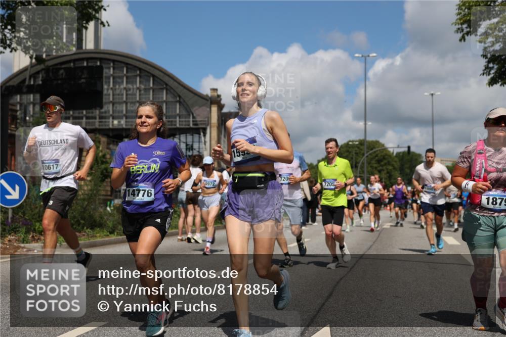 29.06.2025 - hella hamburg halbmarathon Yannick Fuchs http://msf.ph/oto/8178854 29.06.2025 11:38:37 20KM 1879, 2069, 2113, 2313, 2552, 3242, 4245, 4412, 4483, 4627, 4972, 5059, 5224, 5240, 5300, 5355, 5370, 5875, 6153, 6200, 6259, 6917, 7205, 7206, 7350, 7566, 7777, 7844, 8615, 9978, 10001, 10123, 10617, 10644, 10940, 11244, 11801, 11831, 11982, 12254, 12903, 12904, 12969, 13442, 13861, 13877, 14163, 14405, 14776, 14856, 15380, 15588, 15715, 15755, 15762, 15852, 15933, 15953, 16360, 16545, 16955, 17355, 17547, 17868, 17936, 17943, 18353, 18950 meine-sportfotos.de