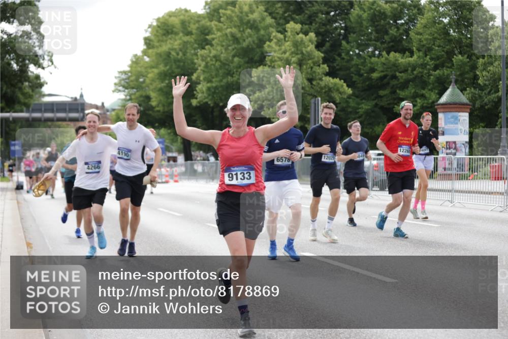 29.06.2025 - hella hamburg halbmarathon Jannik Wohlers http://msf.ph/oto/8178869 29.06.2025 10:22:39 Lombardsbrücke 1853, 3029, 3034, 4190, 4266, 5629, 6578, 6784, 6785, 6849, 7266, 7891, 8687, 8688, 9133, 9877, 9913, 10205, 12025, 12190, 12265, 13560, 14041, 15469, 16416, 16565, 16566, 16618, 16801, 16863, 17657 meine-sportfotos.de