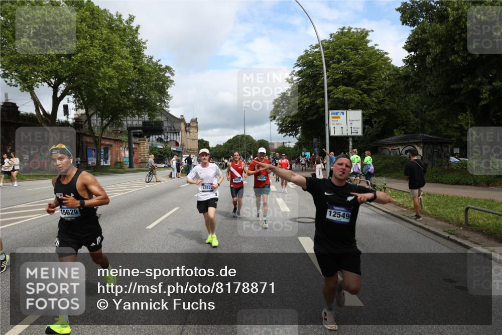 29.06.2025 - hella hamburg halbmarathon Yannick Fuchs http://msf.ph/oto/8178871 29.06.2025 10:42:35 20KM 1086, 1320, 1537, 1884, 1914, 2442, 3213, 3747, 4324, 4711, 5362, 6081, 6377, 6923, 7367, 8216, 8916, 9482, 9538, 9638, 10000, 11467, 12149, 12549, 12747, 12840, 13570, 13614, 14192, 14797, 14814, 14990, 15309, 15573, 15590, 15629, 15735, 15917, 15981, 16094, 16149, 16269, 16414, 16766, 17007, 17127, 18206, 18251, 18476, 18790, 18923, 19198 meine-sportfotos.de