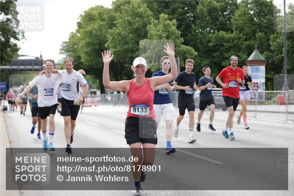 29.06.2025 - hella hamburg halbmarathon Jannik Wohlers http://msf.ph/oto/8178901 29.06.2025 10:22:39 Lombardsbrücke 1853, 3029, 3034, 4190, 4266, 5629, 6578, 6784, 6785, 6849, 7266, 7891, 8687, 8688, 9133, 9877, 9913, 10205, 12025, 12190, 12265, 13560, 14041, 15469, 16416, 16565, 16566, 16618, 16801, 16863, 17657 meine-sportfotos.de