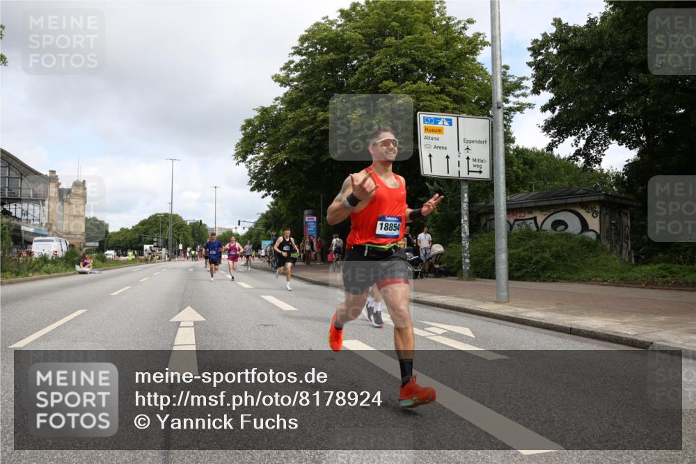 29.06.2025 - hella hamburg halbmarathon Yannick Fuchs http://msf.ph/oto/8178924 29.06.2025 10:28:24 20KM 1053, 1396, 1959, 2243, 2836, 4246, 4602, 5193, 8312, 8956, 11227, 12595, 13618, 14289, 14310, 14466, 14784, 14975, 15268, 15326, 15887, 16724, 16755, 16931, 17191, 17802, 18455, 18731, 18854 meine-sportfotos.de
