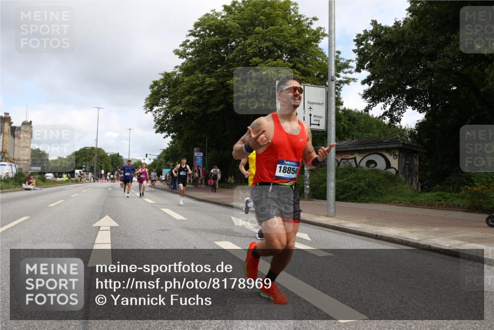 29.06.2025 - hella hamburg halbmarathon Yannick Fuchs http://msf.ph/oto/8178969 29.06.2025 10:28:24 20KM 1053, 1396, 1959, 2243, 2836, 4246, 4602, 5193, 8312, 8956, 11227, 12595, 13618, 14289, 14310, 14466, 14784, 14975, 15268, 15326, 15887, 16724, 16755, 16931, 17191, 17802, 18455, 18731, 18854 meine-sportfotos.de