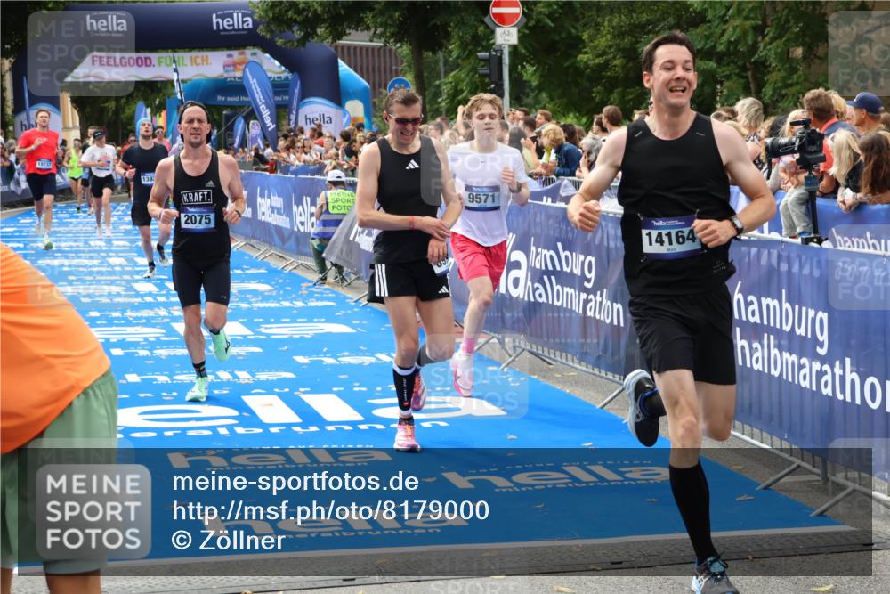29.06.2025 - hella hamburg halbmarathon Zöllner http://msf.ph/oto/8179000 29.06.2025 10:29:27 Ziel 2075, 8975, 9571, 10156, 12234, 13838, 14164, 15880, 16118, 18737, 19203 meine-sportfotos.de
