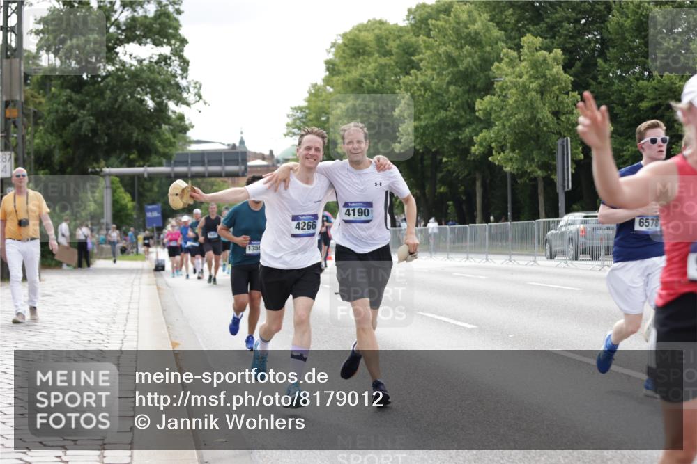 29.06.2025 - hella hamburg halbmarathon Jannik Wohlers http://msf.ph/oto/8179012 29.06.2025 10:22:40 Lombardsbrücke 1853, 3029, 3034, 4190, 4266, 4793, 5629, 6578, 6784, 6785, 6849, 7266, 7891, 8687, 8688, 9133, 9877, 9913, 10205, 12025, 12190, 12265, 13560, 14041, 15469, 16416, 16558, 16565, 16566, 16863, 17099, 17657 meine-sportfotos.de