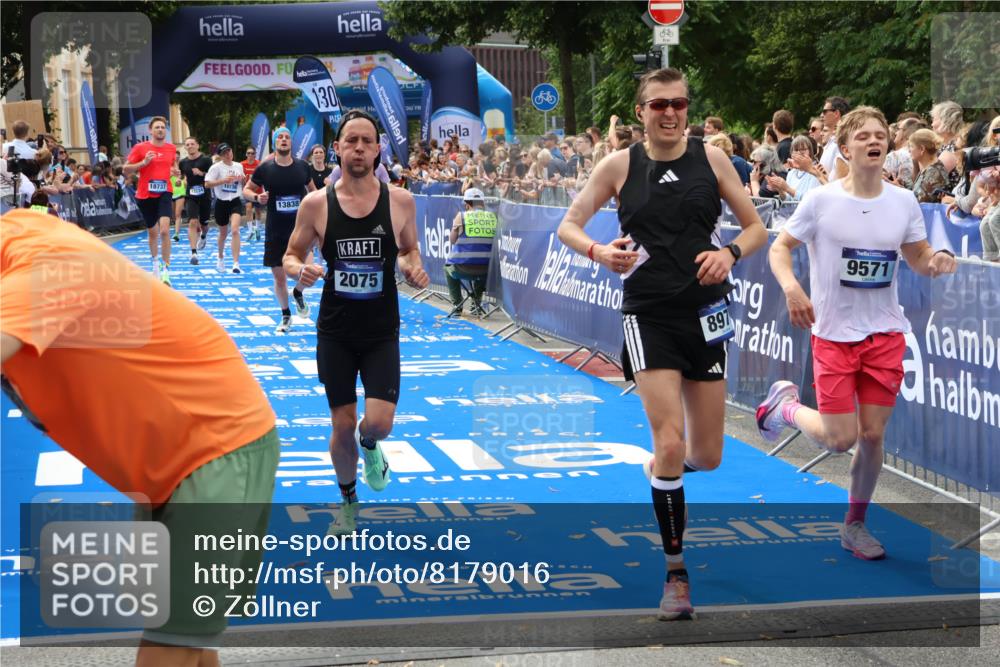 29.06.2025 - hella hamburg halbmarathon Zöllner http://msf.ph/oto/8179016 29.06.2025 10:29:28 Ziel 2075, 8975, 9571, 10156, 12234, 13838, 14164, 15880, 16118, 17197, 18737, 19203 meine-sportfotos.de