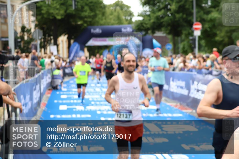 29.06.2025 - hella hamburg halbmarathon Zöllner http://msf.ph/oto/8179017 29.06.2025 10:39:15 Ziel 1445, 2044, 3282, 4565, 4759, 5752, 8925, 11305, 12046, 12137, 13729, 14311, 15556, 16656, 17668, 18149, 18547 meine-sportfotos.de
