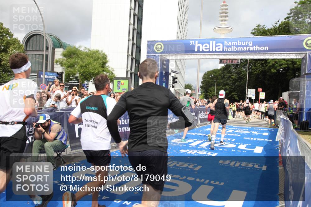 29.06.2025 - hella hamburg halbmarathon Michael Strokosch http://msf.ph/oto/8179049 29.06.2025 10:39:30 Ziel 1343, 2546, 2972, 6152, 8346, 12335, 12372, 14359, 15013, 15866 meine-sportfotos.de