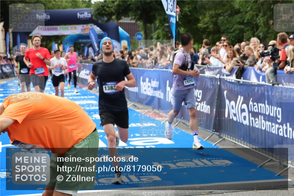 29.06.2025 - hella hamburg halbmarathon Zöllner http://msf.ph/oto/8179050 29.06.2025 10:29:31 Ziel 2021, 2180, 9137, 10156, 10790, 12234, 13838, 15880, 16118, 17197, 18737, 19203 meine-sportfotos.de