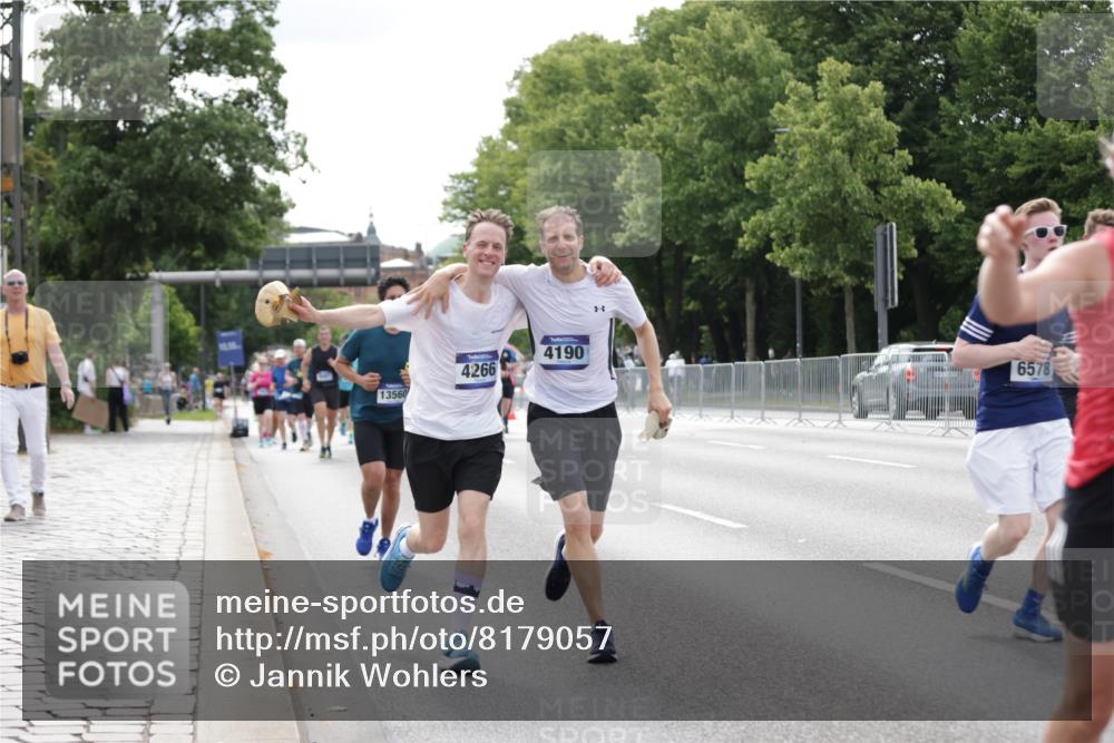 29.06.2025 - hella hamburg halbmarathon Jannik Wohlers http://msf.ph/oto/8179057 29.06.2025 10:22:40 Lombardsbrücke 1853, 3029, 3034, 4190, 4266, 4793, 5629, 6578, 6784, 6785, 6849, 7266, 7891, 8687, 8688, 9133, 9877, 9913, 10205, 12025, 12190, 12265, 13560, 14041, 15469, 16416, 16558, 16565, 16566, 16863, 17099, 17657 meine-sportfotos.de