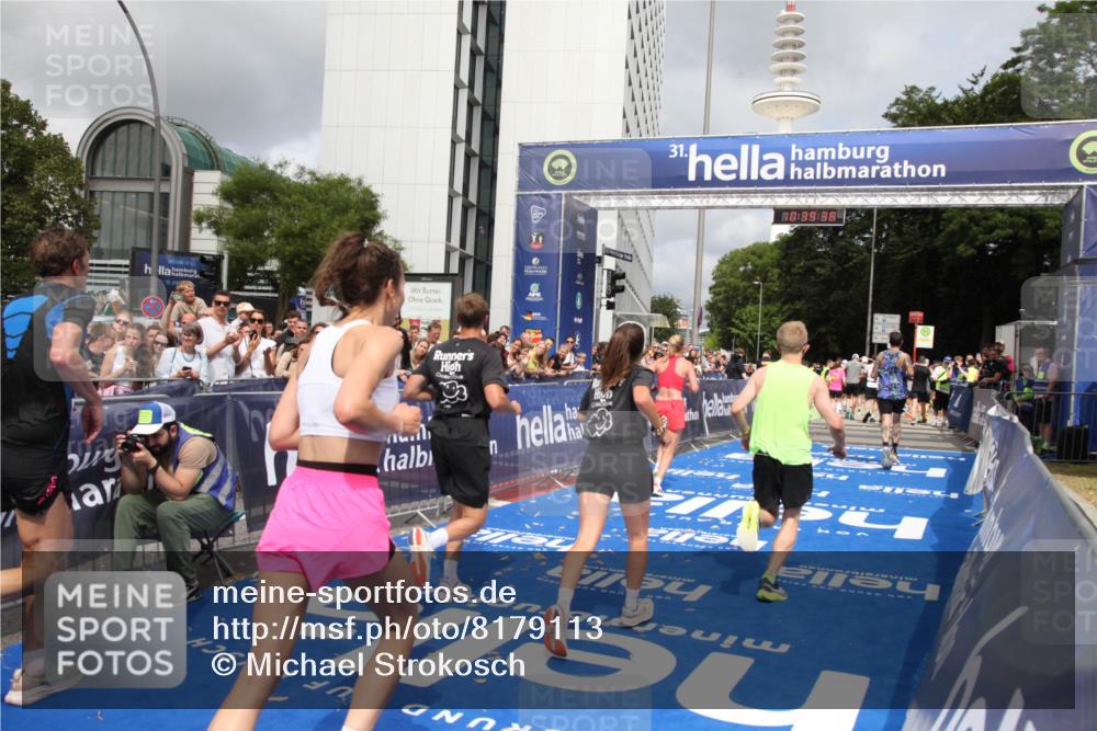29.06.2025 - hella hamburg halbmarathon Michael Strokosch http://msf.ph/oto/8179113 29.06.2025 10:39:37 Ziel 1343, 7152, 7154, 9116, 9265, 11806, 14077, 15336, 15828, 15965, 17215, 17360, 18154, 18285, 18803 meine-sportfotos.de