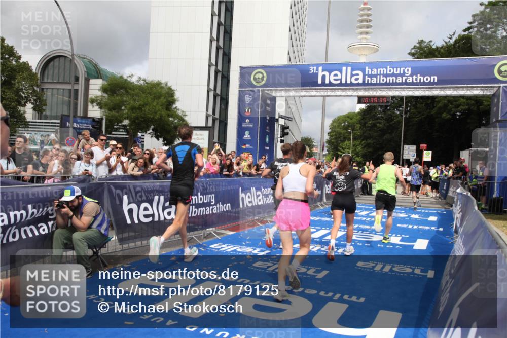 29.06.2025 - hella hamburg halbmarathon Michael Strokosch http://msf.ph/oto/8179125 29.06.2025 10:39:37 Ziel 1343, 7152, 7154, 9116, 9265, 11806, 14077, 15336, 15828, 15965, 17215, 17360, 18154, 18285, 18803 meine-sportfotos.de