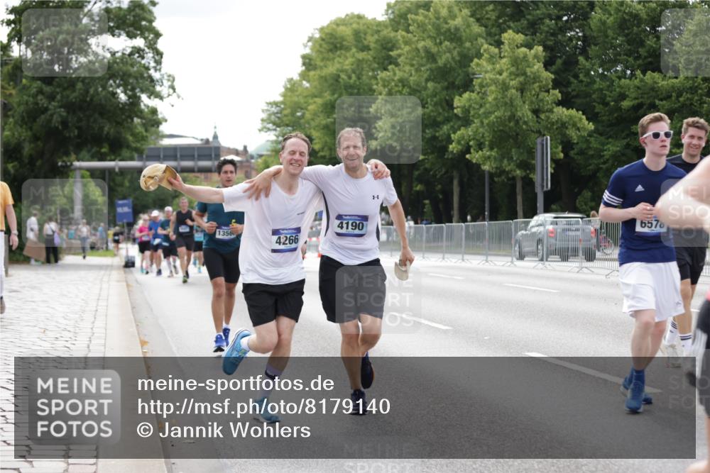 29.06.2025 - hella hamburg halbmarathon Jannik Wohlers http://msf.ph/oto/8179140 29.06.2025 10:22:40 Lombardsbrücke 1853, 3029, 3034, 4190, 4266, 4793, 5629, 6578, 6784, 6785, 6849, 7266, 7891, 8687, 8688, 9133, 9877, 9913, 10205, 12025, 12190, 12265, 13560, 14041, 15469, 16416, 16558, 16565, 16566, 16863, 17099, 17657 meine-sportfotos.de