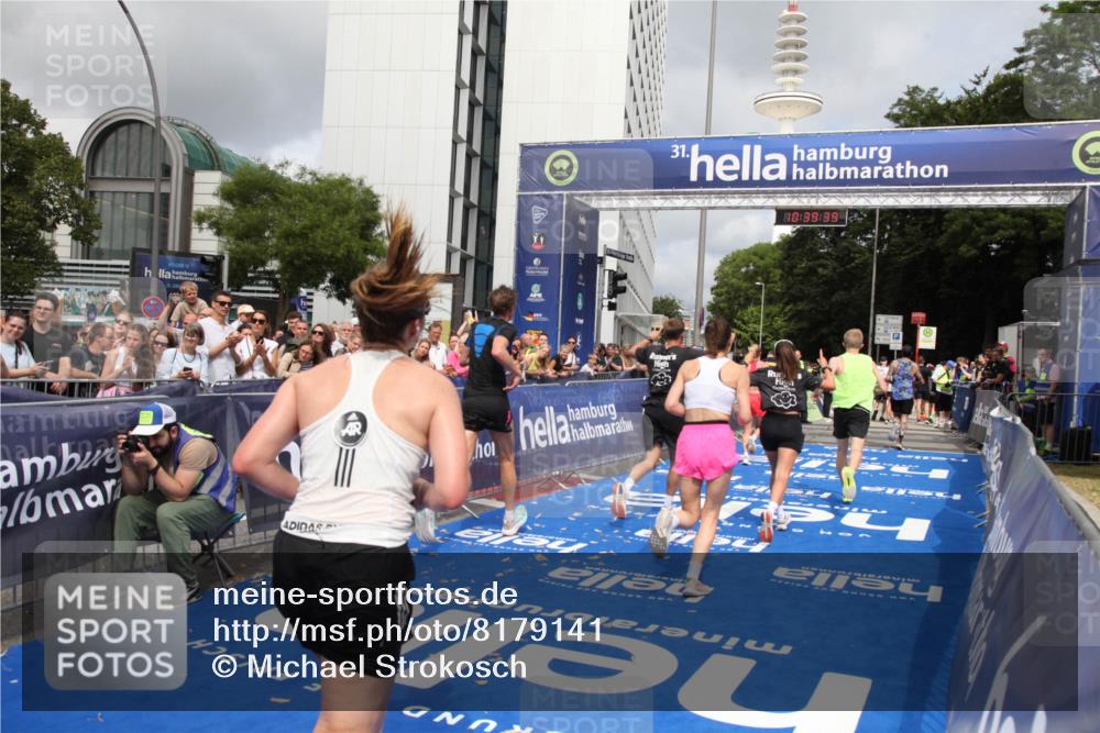 29.06.2025 - hella hamburg halbmarathon Michael Strokosch http://msf.ph/oto/8179141 29.06.2025 10:39:38 Ziel 1343, 7152, 7154, 9116, 9265, 11284, 11806, 14077, 15094, 15336, 15828, 15965, 17215, 17360, 18154, 18285, 18803 meine-sportfotos.de
