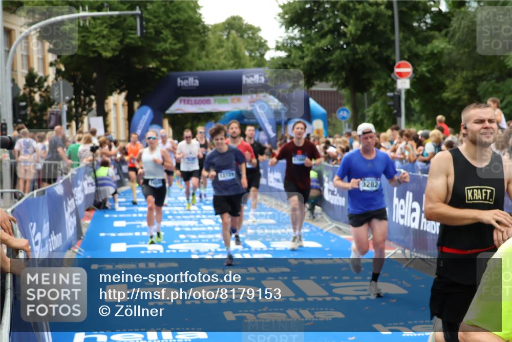 29.06.2025 - hella hamburg halbmarathon Zöllner http://msf.ph/oto/8179153 29.06.2025 10:39:19 Ziel 2044, 3282, 4565, 5752, 6037, 8319, 8925, 11305, 12046, 13479, 13729, 14311, 17646, 17668, 18149 meine-sportfotos.de