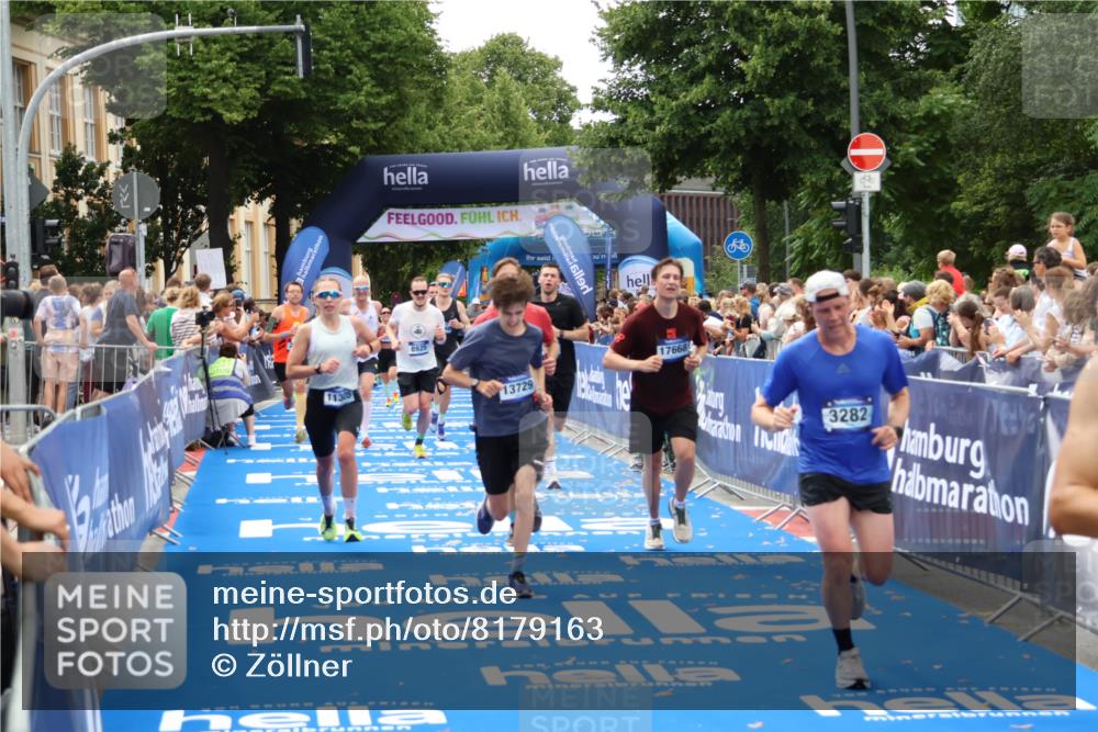 29.06.2025 - hella hamburg halbmarathon Zöllner http://msf.ph/oto/8179163 29.06.2025 10:39:19 Ziel 2044, 3282, 4565, 5752, 6037, 8319, 8925, 11305, 12046, 13479, 13729, 14311, 17646, 17668, 18149 meine-sportfotos.de