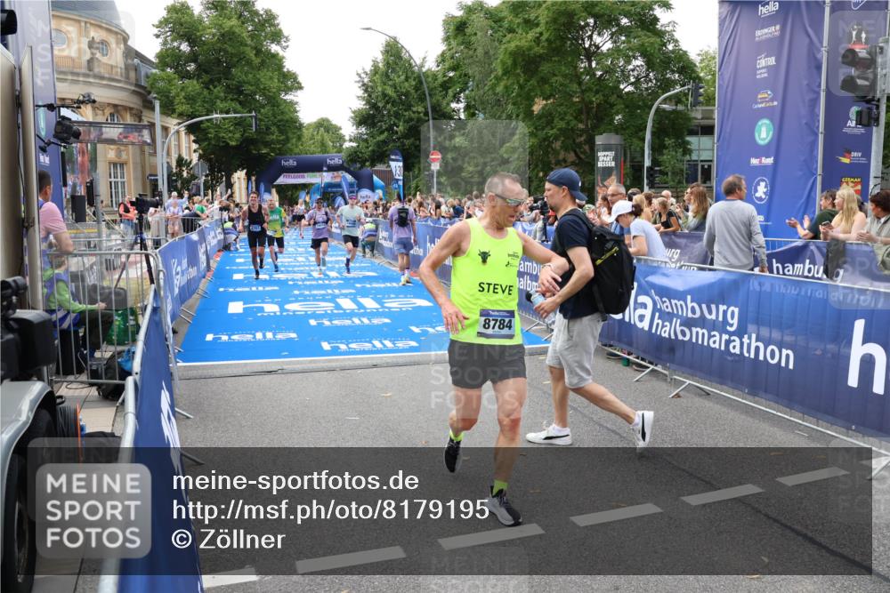 29.06.2025 - hella hamburg halbmarathon Zöllner http://msf.ph/oto/8179195 29.06.2025 10:29:41 Ziel 6781, 7186, 8784, 16818, 18422, 18699, 19204 meine-sportfotos.de