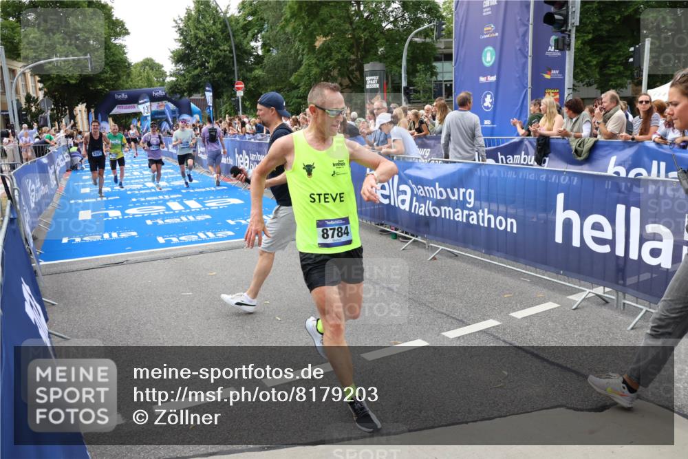 29.06.2025 - hella hamburg halbmarathon Zöllner http://msf.ph/oto/8179203 29.06.2025 10:29:41 Ziel 6781, 7186, 8784, 16818, 18422, 18699, 19204 meine-sportfotos.de