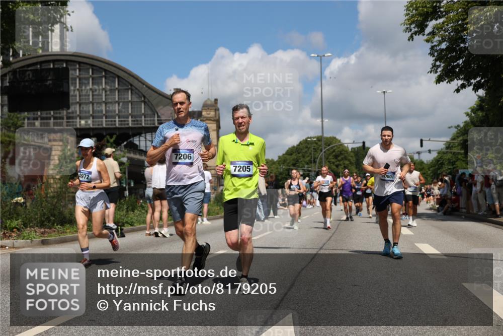 29.06.2025 - hella hamburg halbmarathon Yannick Fuchs http://msf.ph/oto/8179205 29.06.2025 11:38:38 20KM 1879, 2069, 2113, 2313, 2552, 3242, 4245, 4483, 4627, 4972, 5059, 5224, 5240, 5300, 5355, 5370, 5875, 6153, 6200, 6259, 6917, 7205, 7206, 7350, 7566, 7777, 7844, 8615, 9978, 10001, 10123, 10617, 10644, 10940, 11244, 11801, 11831, 11982, 12254, 12903, 12904, 12969, 13442, 13861, 13877, 14163, 14405, 14776, 14856, 15380, 15588, 15715, 15755, 15762, 15852, 15933, 15953, 16360, 16545, 16837, 16955, 17355, 17547, 17868, 17936, 17943, 18353, 18950 meine-sportfotos.de