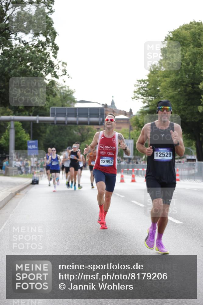 29.06.2025 - hella hamburg halbmarathon Jannik Wohlers http://msf.ph/oto/8179206 29.06.2025 09:42:31 Lombardsbrücke 5612, 7331, 7855, 9269, 11228, 12360, 12529, 12992, 13346, 14753, 14836, 17614, 18740, 19041, 19042, 19050, 19076, 19078 meine-sportfotos.de