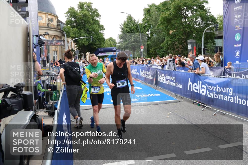 29.06.2025 - hella hamburg halbmarathon Zöllner http://msf.ph/oto/8179241 29.06.2025 10:29:45 Ziel 7186, 13374, 16818 meine-sportfotos.de