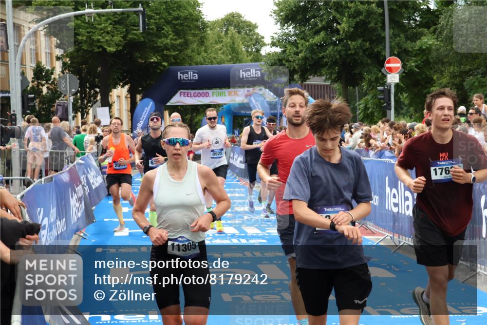 29.06.2025 - hella hamburg halbmarathon Zöllner http://msf.ph/oto/8179242 29.06.2025 10:39:21 Ziel 2044, 4565, 5752, 6037, 8319, 8925, 11305, 12046, 13479, 13729, 14311, 14359, 15866, 17646, 17668 meine-sportfotos.de