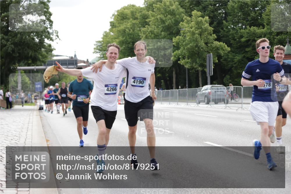29.06.2025 - hella hamburg halbmarathon Jannik Wohlers http://msf.ph/oto/8179251 29.06.2025 10:22:40 Lombardsbrücke 1853, 3029, 3034, 4190, 4266, 4793, 5629, 6578, 6784, 6785, 6849, 7266, 7891, 8687, 8688, 9133, 9877, 9913, 10205, 12025, 12190, 12265, 13560, 14041, 15469, 16416, 16558, 16565, 16566, 16863, 17099, 17657 meine-sportfotos.de