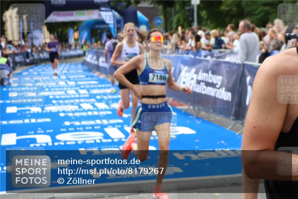 29.06.2025 - hella hamburg halbmarathon Zöllner http://msf.ph/oto/8179267 29.06.2025 10:29:47 Ziel 7186, 13374, 16818 meine-sportfotos.de