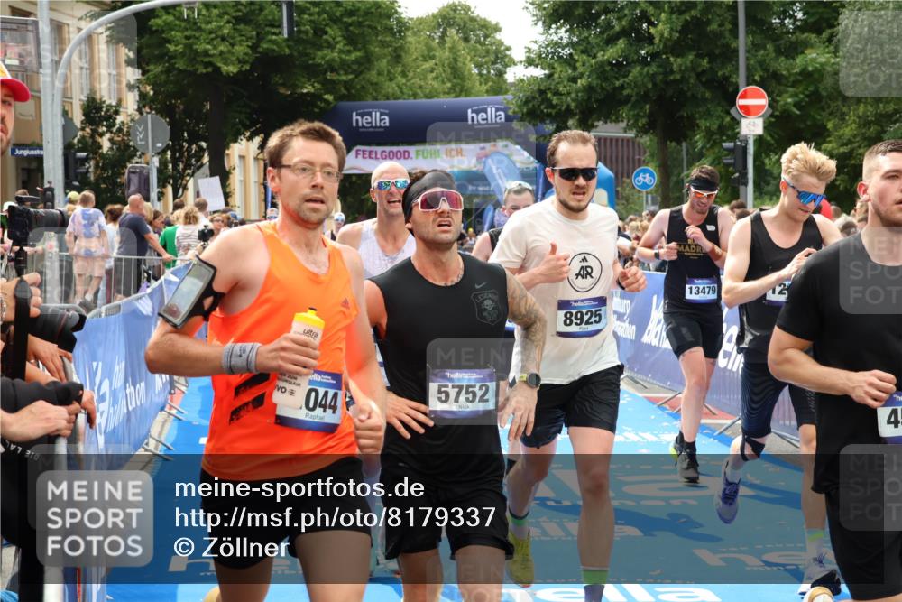 29.06.2025 - hella hamburg halbmarathon Zöllner http://msf.ph/oto/8179337 29.06.2025 10:39:24 Ziel 2044, 4565, 6037, 6152, 8319, 8925, 12046, 12335, 13479, 14359, 15013, 15866, 17646 meine-sportfotos.de